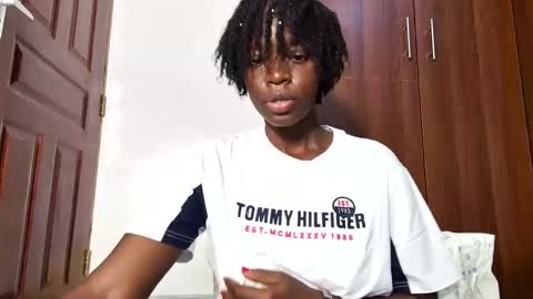 Snapshot of afro_pop chatting on April 28, 2026, 1:04 am Leah online show from April 28, 2026, 1:04 am