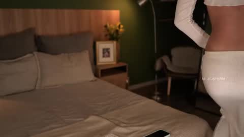 Emma online show from March 25, 2026, 11:00 pm