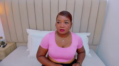 Snapshot of afrodita_de_amor chatting on September 19, 2025, 11:44 am Vr.  online show from September 19, 2025, 11:44 am