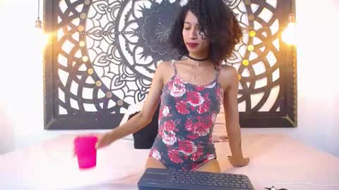 afrodita_house online show from October 28, 2025, 7:38 pm