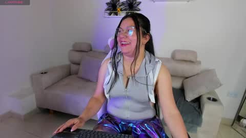 Snapshot of afrodita_rouss chatting on May 7, 2026, 11:32 pm afrodita_rouss online show from May 7, 2026, 11:32 pm