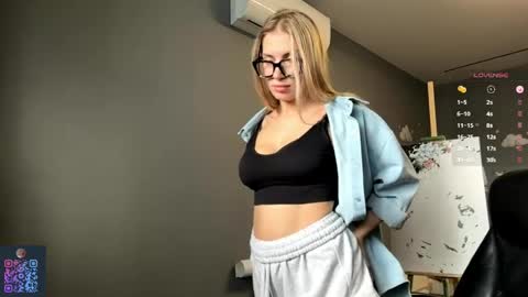 Mila -call me cute online show from June 6, 2026, 9:08 pm