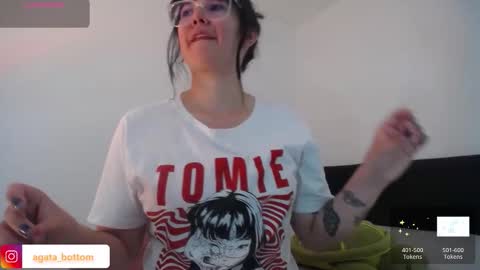 Snapshot of agata_bolton chatting on October 6, 2025, 9:45 pm Agata online show from October 6, 2025, 9:45 pm