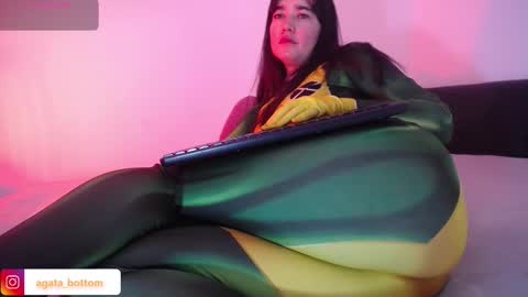 Snapshot of agata_bolton chatting on November 1, 2025, 11:40 pm Agata online show from November 1, 2025, 11:40 pm