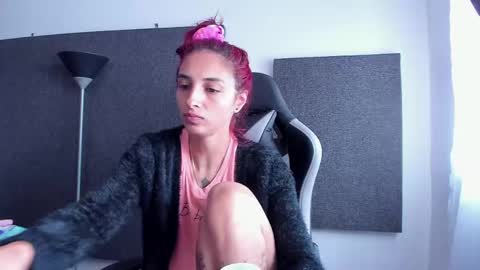 Agata Collinss online show from May 8, 2026, 1:38 pm