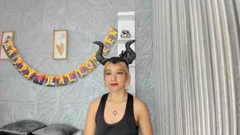 Snapshot of agatadelphine_mr chatting on October 29, 2025, 1:35 pm Agatadelphine online show from October 29, 2025, 1:35 pm