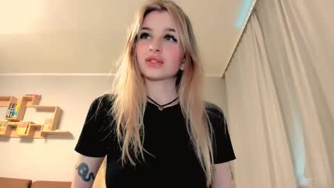 Snapshot of agatahowak chatting on May 18, 2026, 4:35 pm Arina online show from May 18, 2026, 4:35 pm