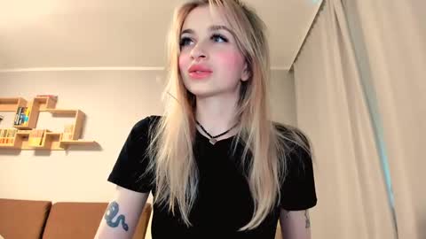 Snapshot of agatahowak chatting on May 19, 2026, 3:29 pm Arina online show from May 19, 2026, 3:29 pm