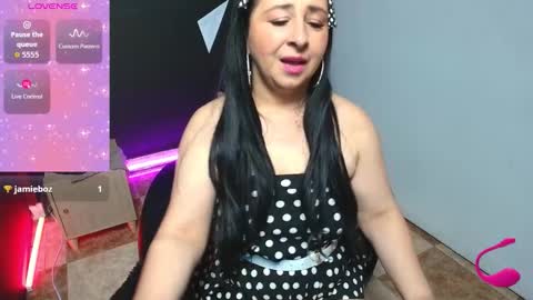 A G A T A T H O M P S O N online show from September 25, 2025, 7:39 pm