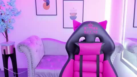 Snapshot of agatha_luxx chatting on March 12, 2025, 12:36 pm Agatha  online show from March 12, 2025, 12:36 pm