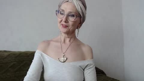 Snapshot of agatha_moore_ chatting on February 26, 2025, 6:58 am Agatha online show from February 26, 2025, 6:58 am