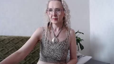 Snapshot of agatha_moore_ chatting on March 6, 2025, 3:35 am Agatha online show from March 6, 2025, 3:35 am
