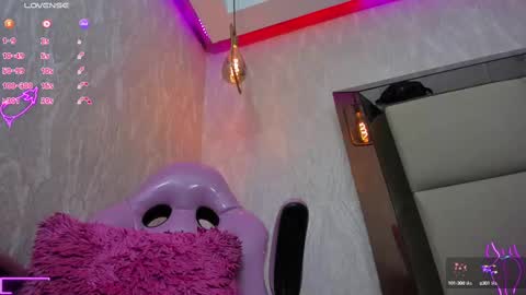 LUNNA online show from February 11, 2025, 7:38 pm