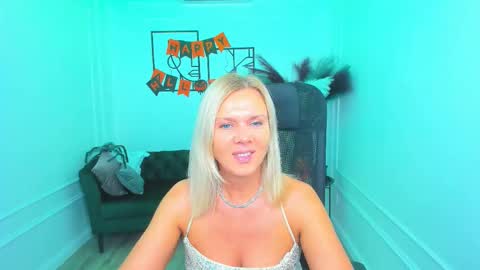 Snapshot of agathaklouin chatting on October 26, 2025, 7:53 pm Agatha online show from October 26, 2025, 7:53 pm