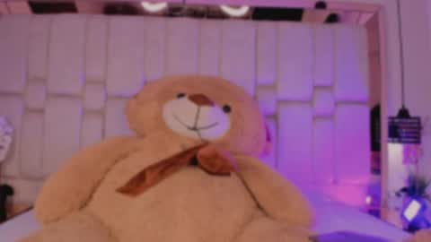 agathauwudoll online show from May 6, 2026, 8:03 pm