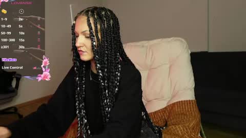 Agelina Lilly Laura online show from May 9, 2026, 9:42 pm