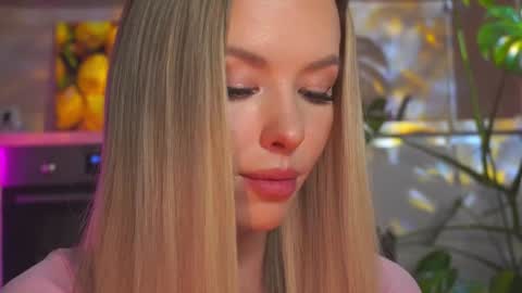 Snapshot of agent_blonde chatting on October 4, 2025, 5:33 pm May online show from October 4, 2025, 5:33 pm