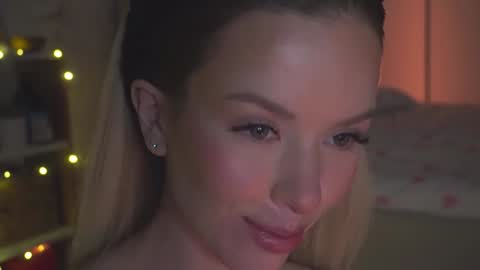 Snapshot of agent_blonde chatting on October 10, 2025, 10:20 pm May online show from October 10, 2025, 10:20 pm