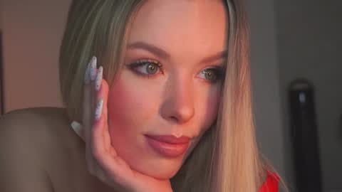 Snapshot of agent_blonde chatting on October 11, 2025, 6:28 pm May online show from October 11, 2025, 6:28 pm