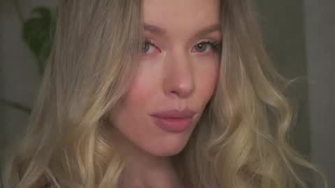 Snapshot of agent_blonde chatting on November 12, 2025, 7:46 pm May online show from November 12, 2025, 7:46 pm