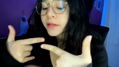 Snapshot of agnes_21 chatting on October 5, 2025, 1:31 pm  ines  online show from October 5, 2025, 1:31 pm