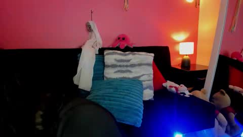 Snapshot of agnes_21 chatting on October 15, 2025, 2:06 pm  ines  online show from October 15, 2025, 2:06 pm