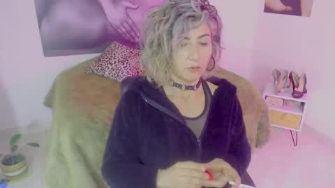 Snapshot of agnes_blackmore chatting on December 7, 2024, 10:45 am Lily online show from December 7, 2024, 10:45 am
