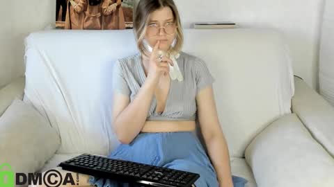 Snapshot of agnes_passero chatting on September 19, 2025, 8:38 am Agnes online show from September 19, 2025, 8:38 am