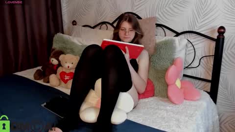 Snapshot of agnes_passero chatting on October 6, 2025, 5:21 pm Agnes online show from October 6, 2025, 5:21 pm