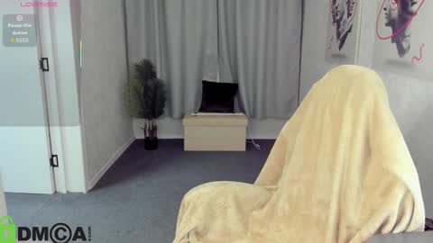 agnes wells online show from September 19, 2025, 12:02 am