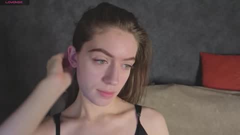 agnes wells online show from December 22, 2025, 9:17 am