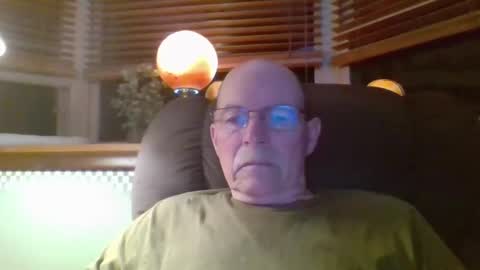 aguynrkfrd online show from October 5, 2025, 9:40 am