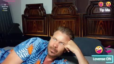 Snapshot of ahardman10 chatting on April 18, 2026, 9:04 pm Blue Eyed Handsome Man online show from April 18, 2026, 9:04 pm
