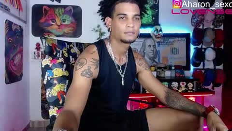Snapshot of aharon_sexo1 chatting on October 24, 2025, 1:24 am Aharon Zamora online show from October 24, 2025, 1:24 am