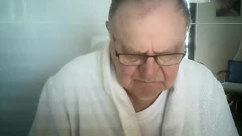 Snapshot of ahmole chatting on December 12, 2024, 10:02 am Ole online show from December 12, 2024, 10:02 am