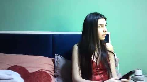 Selena online show from January 3, 2025, 3:44 pm