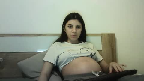 Selena online show from November 5, 2025, 5:13 pm