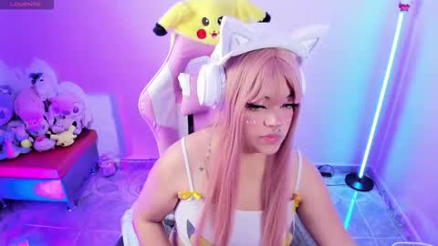 Snapshot of ahri_elderwood chatting on October 5, 2025, 4:33 am Ahri help me get to 100 online show from October 5, 2025, 4:33 am