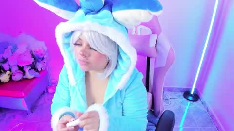 Ahri help me get to 100  online show from December 17, 2025, 3:34 am