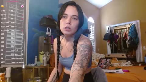 Kat online show from May 6, 2026, 9:53 pm