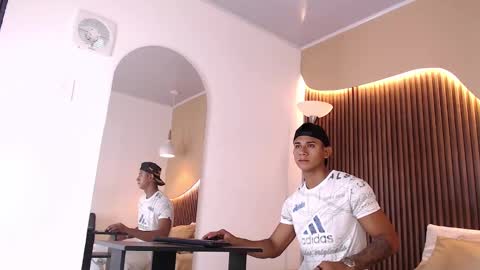 Aiden online show from September 23, 2025, 1:36 pm