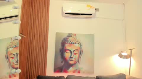 Alisson online show from September 18, 2025, 7:49 pm