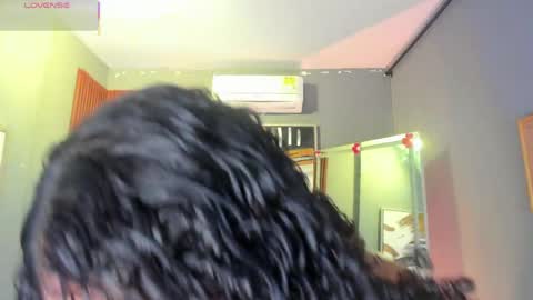 Snapshot of ailann_ chatting on April 1, 2026, 7:44 pm Alisson online show from April 1, 2026, 7:44 pm