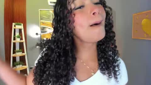 Snapshot of ailann_ chatting on April 8, 2026, 7:36 pm Alisson online show from April 8, 2026, 7:36 pm