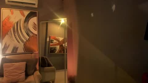 Snapshot of ailann_ chatting on April 21, 2026, 7:39 pm Alisson online show from April 21, 2026, 7:39 pm