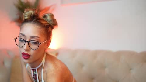 Snapshot of aileenaxa chatting on October 5, 2025, 6:39 pm Aileen online show from October 5, 2025, 6:39 pm