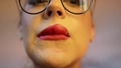 Snapshot of aileenaxa chatting on October 10, 2025, 6:51 pm Aileen online show from October 10, 2025, 6:51 pm