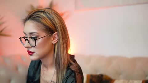 Snapshot of aileenaxa chatting on October 19, 2025, 6:41 pm Aileen online show from October 19, 2025, 6:41 pm