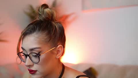 Snapshot of aileenaxa chatting on November 10, 2025, 7:13 pm Aileen online show from November 10, 2025, 7:13 pm