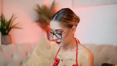 Snapshot of aileenaxa chatting on November 11, 2025, 7:14 pm Aileen online show from November 11, 2025, 7:14 pm